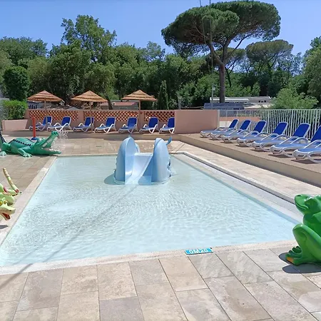 Camping Le Tropezen Confort Tv Wifi Vod Piscine Chaufee Gassin